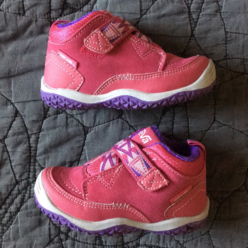 Teva Natoma Raspberry Boots size 7T - Picture 2 of 5